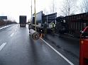 LKW Anhaenger umgekippt Koeln Niehl Geestemuenderstr Industriestr P63